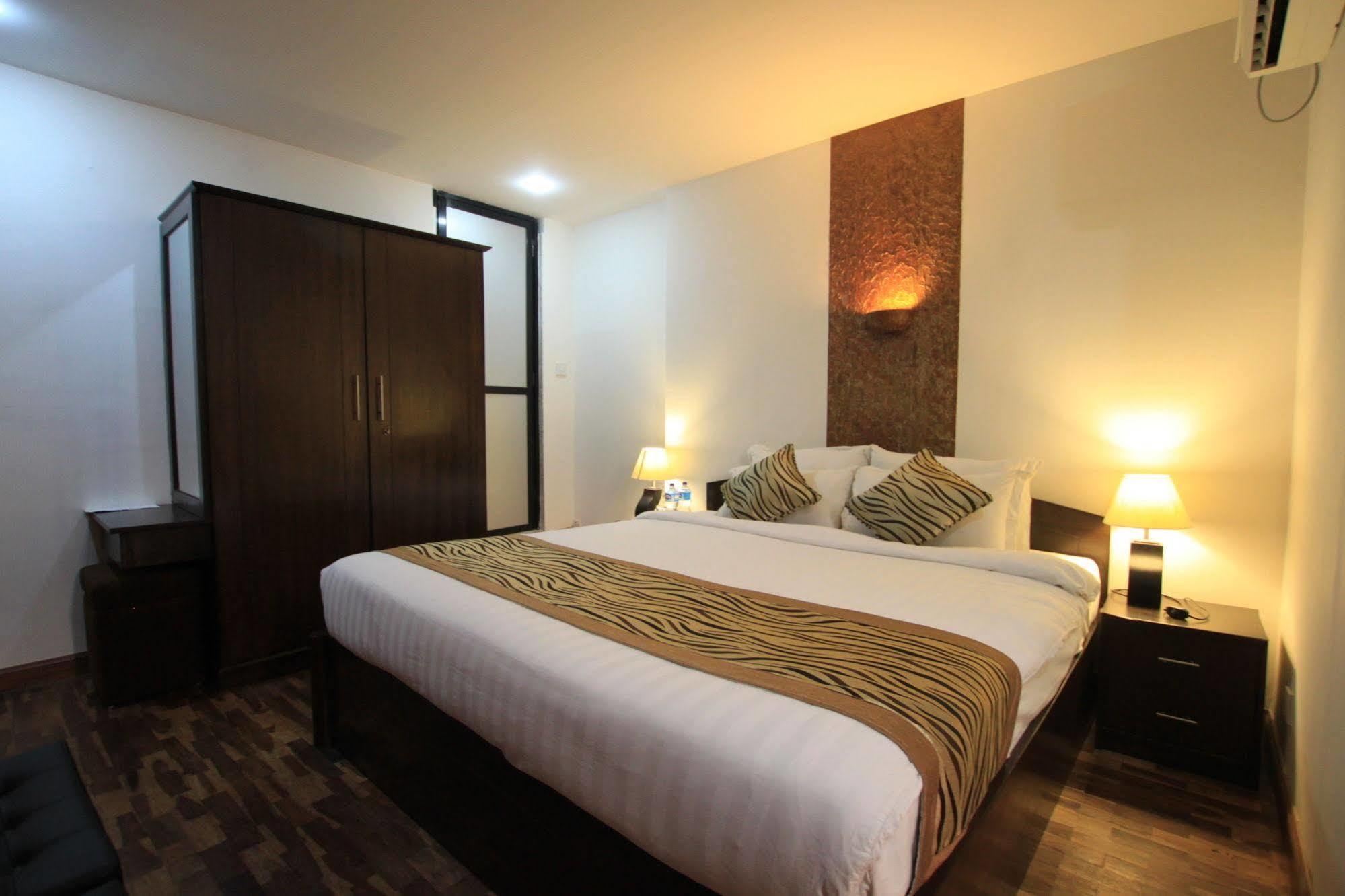 Gaju Suite Hotel Kathmandu Bagian luar foto