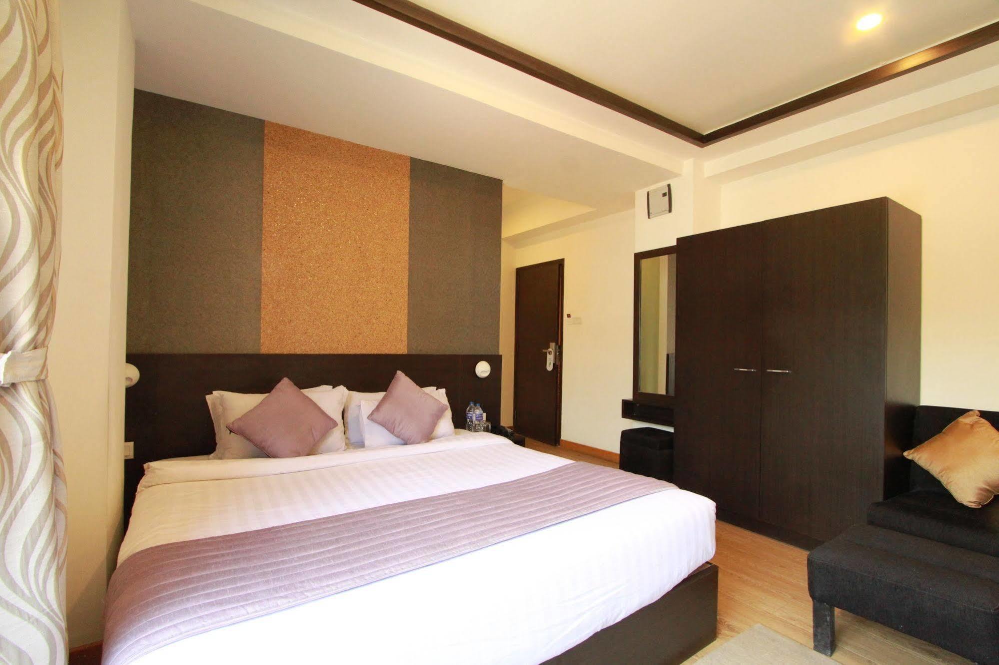 Gaju Suite Hotel Kathmandu Bagian luar foto
